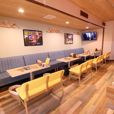 遊べる食べ飲み放題エンタメ酒場ダーツ＆カラオケ完備ASOBIBALUMOSの雰囲気1