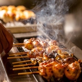 遠赤外線の特長は焼く材料の表面だけでなく、中の方へ熱が入っていくため強い火で焼いても表面が、焦げずに早く焼けるのです。また短時間で焼け、材料のうま味や水分を逃がさず美味しく柔らかく焼く事が出来ます。さらに炎が出ないため黒こげになりにくく、風味を出し、苦味がでません。