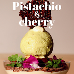 ピスタチオとチェリーのパフェの写真