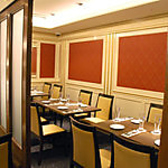 洗練された落ち着いた雰囲気の個室はパーティーのビュッフェスペースや控室として利用するにも最適です。プライベートな空間で特別な時間をお楽しみください。