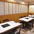 個室指定時要席料。TVモニター。隣席と繋げて最大36席。常時禁煙。
