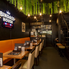 インドネパール料理 食べ放題 JUKSON BINDASS HOUSE 元町店の雰囲気1