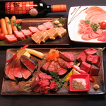 牛赤身肉やサーロインステーキなどが楽しめる肉バルの新スタイル料理☆