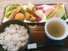 おかず盛り合わせランチ(日替わり)