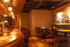 カウンター10席　テーブル12席