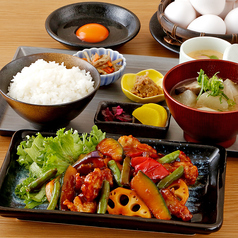 軍鶏ハラミと5種の野菜の黒酢あん定食（上セット）