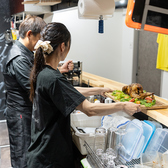 お客様が心地よくお食事ができるよう、いつでも丁寧な対応を心がけております！カウンター席では調理風景を見たり、スタッフとの会話もお楽しみいただけますよ☆スタッフ一同、皆様のご来店を心よりお待ちしております♪