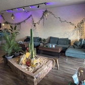 座面が広くゆったりと座ることができるソファ席は、もちろんデートにも最適です。大切な人と豊かな夜にも是非ご活用ください。