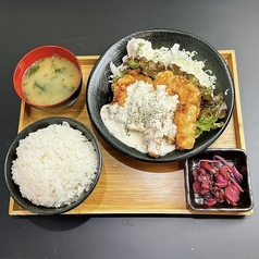 チキン南蛮弁当（テイクアウトは、味噌汁別売りです。）