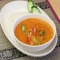 気軽に自分の知らない酒と多国籍料理に出会える"体験"を