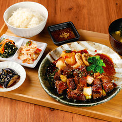 サイコロステーキにぎやか定食
