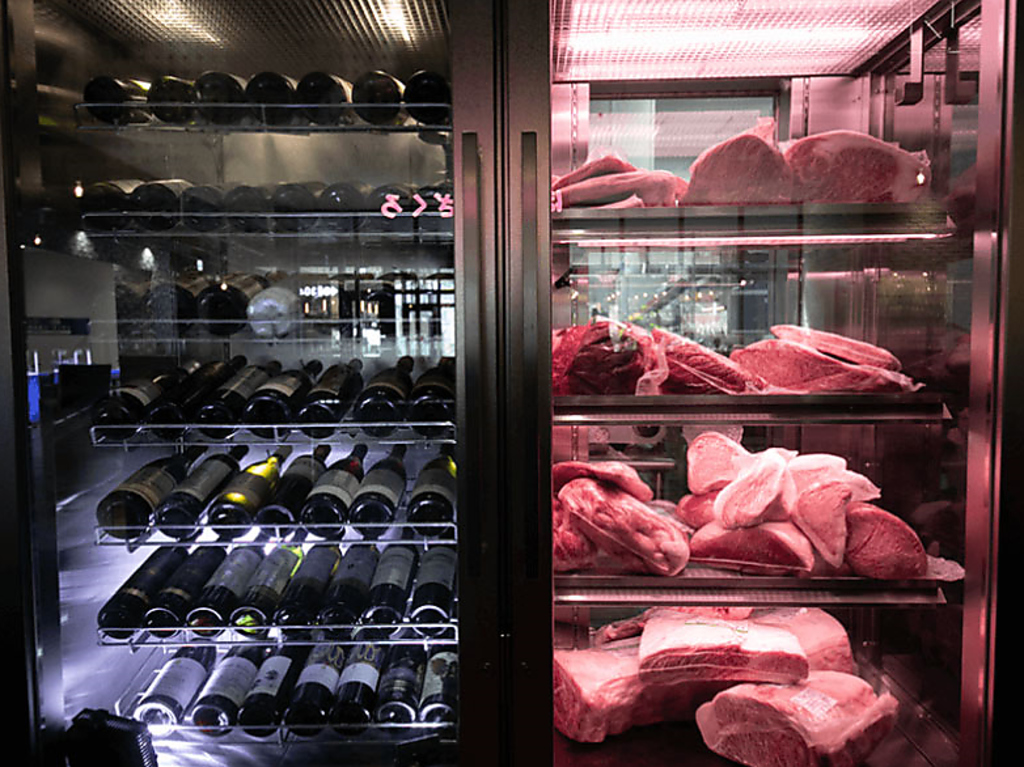 豊富なお酒の種類を取り揃え、ワインや日本酒、焼酎など多彩な選択肢から好みに合わせて楽しめます♪