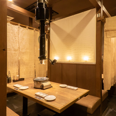 当店は半個室なので周りを気にせず、全て仲間とワイワイできます。少人数でも使い勝手抜群です！デートや記念日、接待、宴会など大切な日は当店で至福のひとときをお過ごしください。