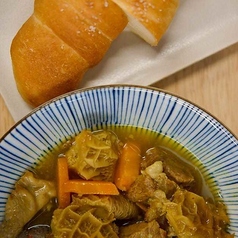 温かな煮込み料理◆スパイス香るモツ煮カレーの写真