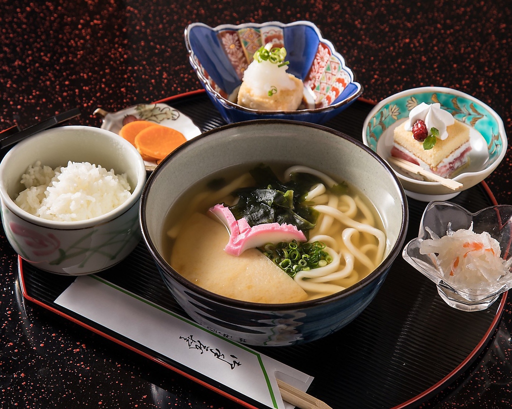 優しいおだしの定番うどんセット♪　税込み1200円