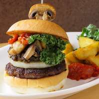 素材の美味しさが際立つ、こだわりのバーガー