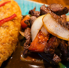TACU TACU CON LOMO カナリオ豆とバルサミコ醤油炒めのコンボ
