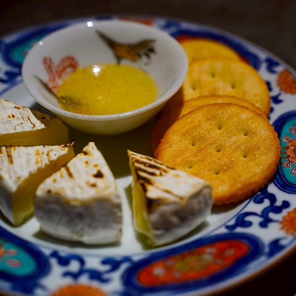 十勝カマンベールチーズ藁焼き瞬間燻製が癖になります。