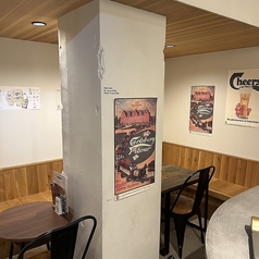 親しい人とゆったり過ごせる少人数席もございます。