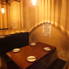 ボックス席はシートがソファでゆったり広々♪