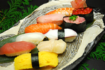 お寿司や単品メニューも充実！ご家族でもカップルでもお楽しみ頂けます。