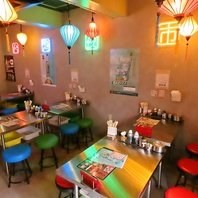 レトロ×モダンな雰囲気の店内で現地の味を楽しむ！