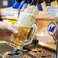 《乾杯は“生ビール”で》宴会の始まりはやっぱりビール！当店の飲み放題メニューには、仕事終わりの一杯に嬉しい“生ビール”が含まれます！料理との相性抜群です！
