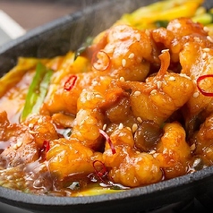 ホルモン辛味噌炒め/鉄板プルゴギ/ピリ辛豚肉炒め 各