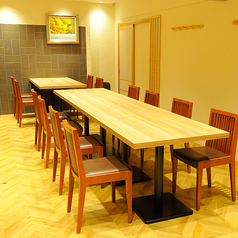 4名～8名でご利用いただける広々したお部屋です。少人数でもゆったりした空間をご利用いただけます。