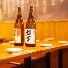 【大人数宴会・歓送迎会に最適】ご予約必須！喫煙可能な空間で、食べ放題・飲み放題を楽しめます。会社宴会や合コンに最適な雰囲気で、大切な日を特別に。最大80名様まで貸切可能です。お席の空きはお早めにご確認ください！