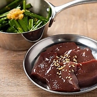 昭和空間で絶品サイドメニューも食べ尽くす贅沢焼肉宴！