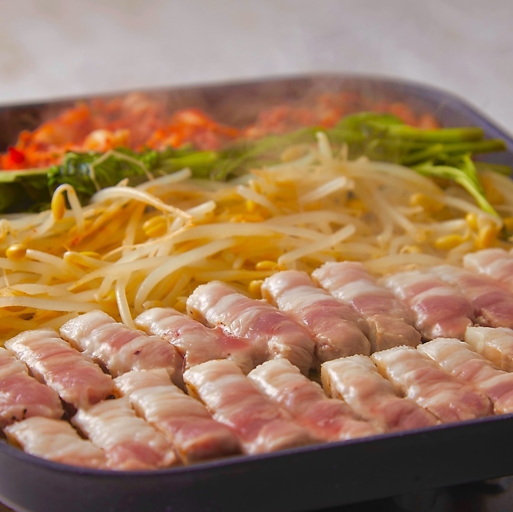 人気の美味豚のサムギョプサル！一度も冷凍していない生の豚肉は最高の旨味です。