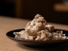 サクサク♪女性に人気☆【鶏皮チップス】の写真