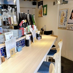 カウンター席は8席