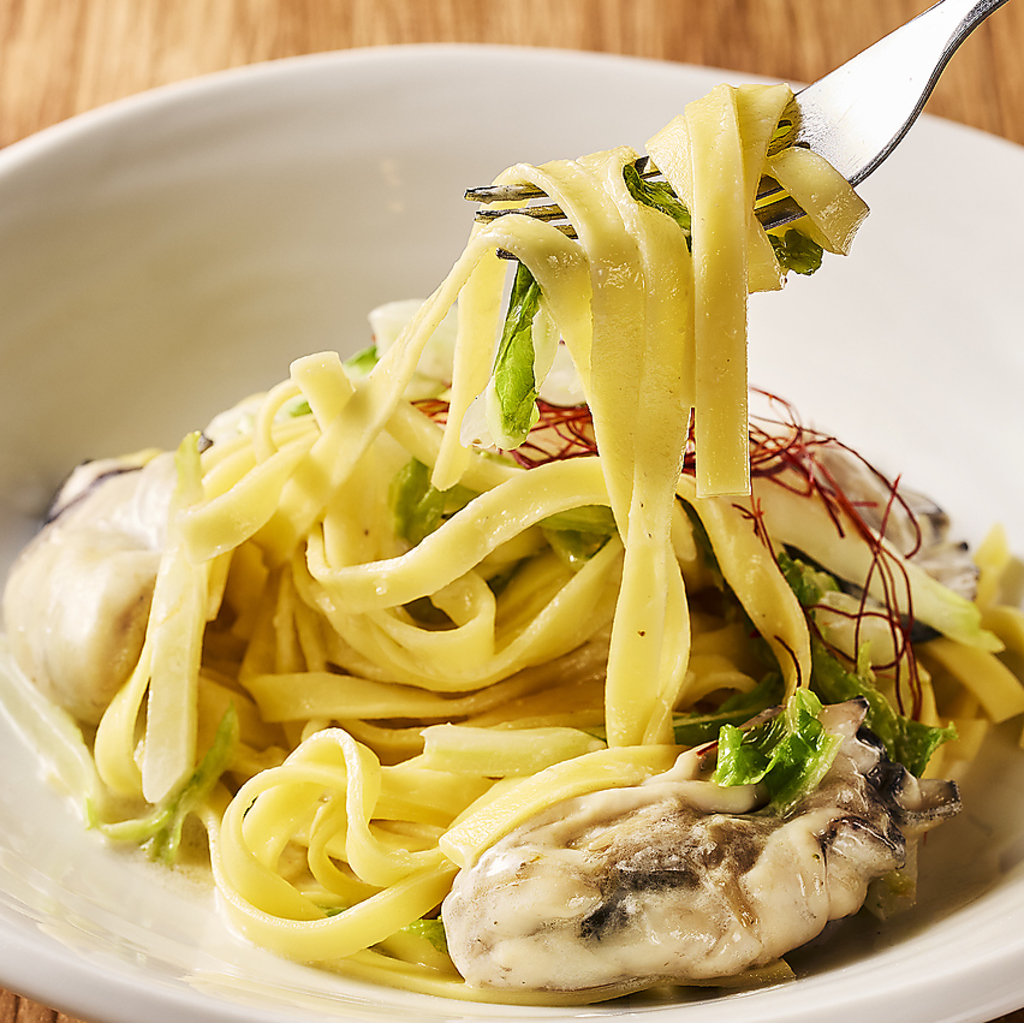 ランチもディナーも人気のシェフが仕上げる生パスタ！日替りメニューも豊富で毎日楽しめます。