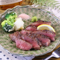 名物の炭火焼き牛タンあり