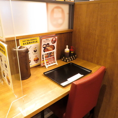 おひとり様からでもご利用大歓迎のテーブル席！！お仕事終わりのサク飲みなどにぜひご利用ください♪カウンター席もご用意しております！※詳細は店舗までお問い合わせください。