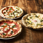 ピッツァイオーロが仕上げるナポリピッツァはバリエーション豊富です☆