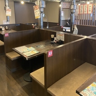 女子会や仕事帰りの一杯など使い勝手抜群なテーブル席