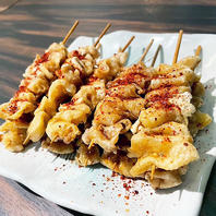 オリジナルスパイスがやみつきな♪博多鶏皮串揚げ