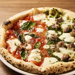 クラシックなナポリピッツァから新しいアプローチまで。常時20種程度ご用意しております。