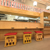 おひとり様の晩酌や少人数でのサク飲みにも使いやすい、カウンター席もご用意しております♪名物の創作おでんや串カツは一品ずつご注文いただけるので、ちょっと一杯飲みたいときはもちろん、小腹が空いた帰り道にも◎