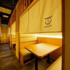 カップルシート個室も完備しております♪落ち着いた雰囲気の大人のための個室席は横浜西口でのデートや誕生日などにもオススメ！落ち着いた雰囲気のあるお席でのご宴会をお楽しみください。横浜での女子会、合コン、同窓会、デート、ランチ、昼飲みなどにも是非ご利用ください♪