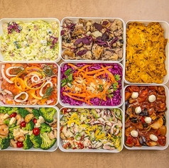 店頭のショーケースにはカラフルなデリもご用意！