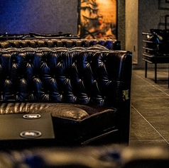 最大5人まで着席可能なソファです。リラックスしてお座りいただけます。