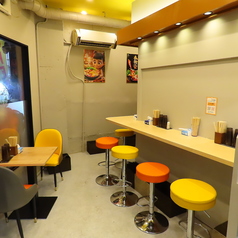 テーブル席は、2名様席1つ御座います。お気軽にご利用ください。