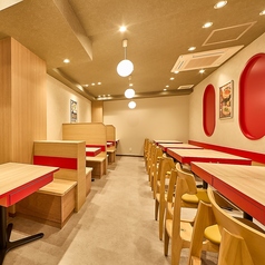 2名様～4名様用のテーブル席がございます。