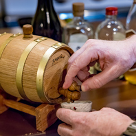 【木の香りが広がる、特別な一杯】