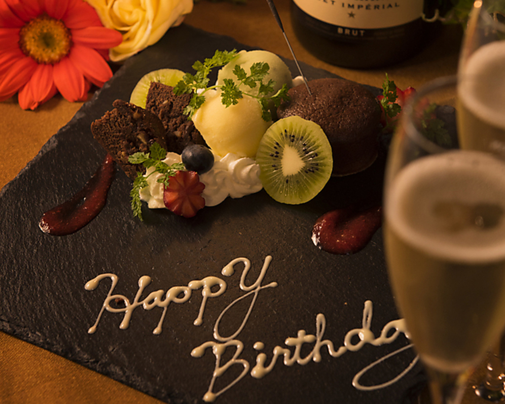 お誕生日・記念日に嬉しい、メッセージ付きデザートプレート！