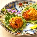 料理メニュー写真&nbsp;～生雲丹とイクラ～至福の大葉天 (二個付け)